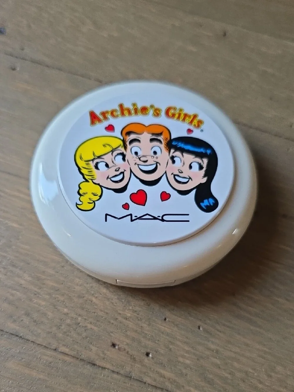 MAC Archie’s Girls Pearlmatte Face Powder - Flatter Me. NEW